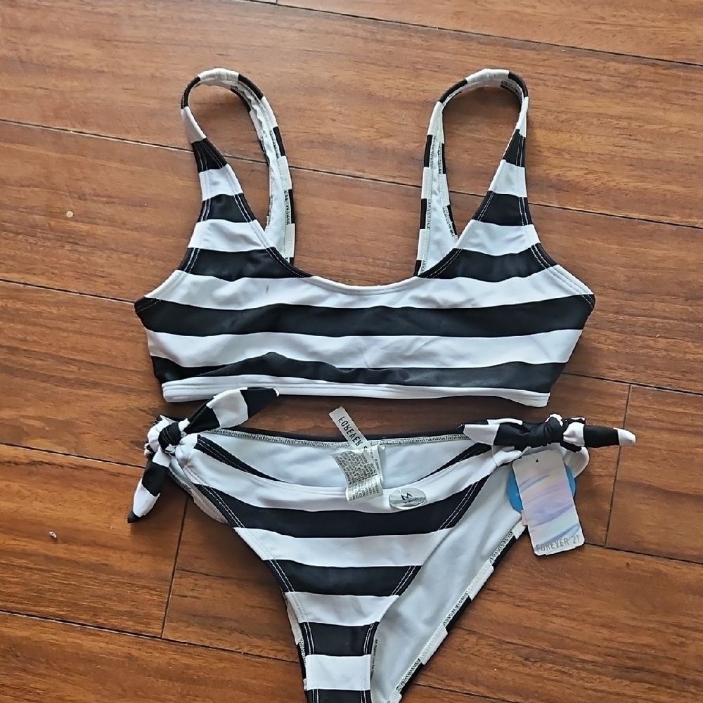 Black and White Striped Bikini Set M